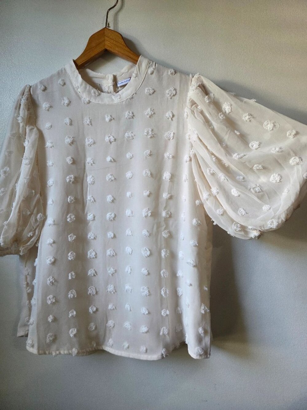 NEW NEVER WORN LASCANA TEXTURED CREAM TOP PUFFED SLEEVES M - Picture 1 of 16